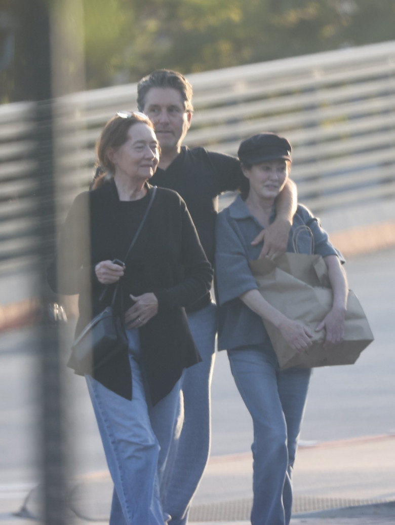 *EXCLUSIVE* Shannen Doherty and Chris Cortazzo share a sweet moment leaving Kristy's Malibu *Web Must Call for pricing*