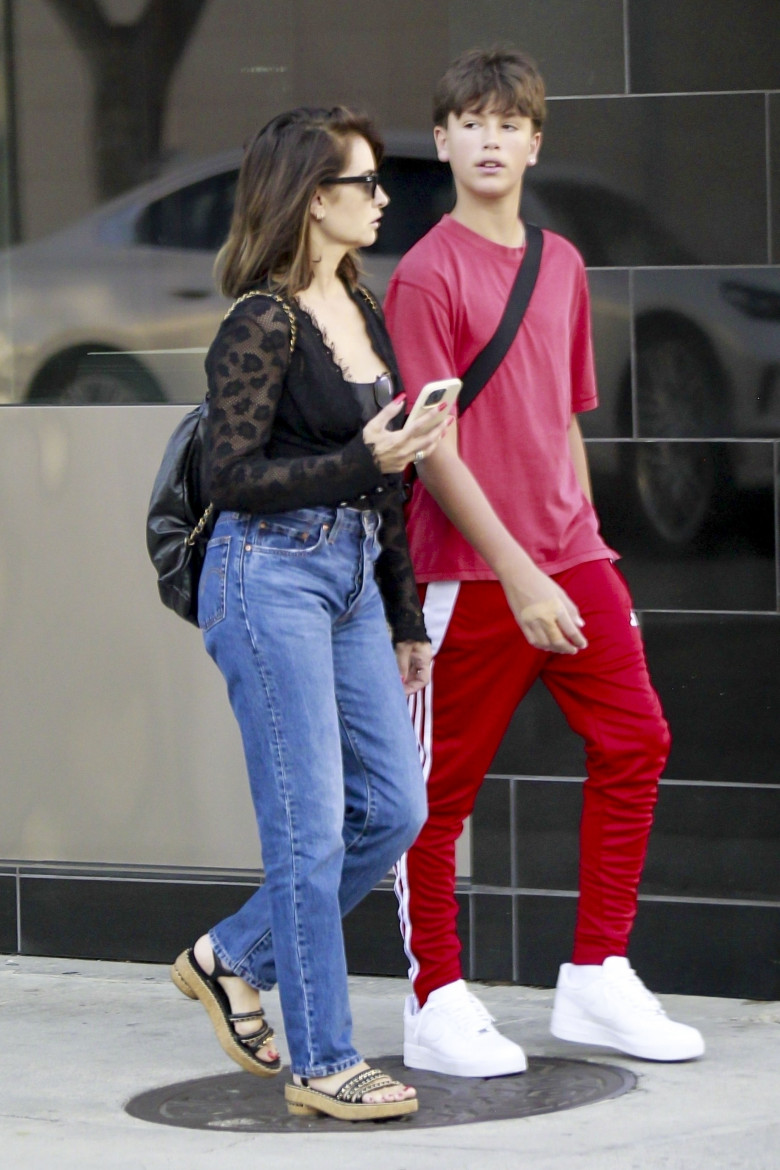 *EXCLUSIVE* Penelope Cruz and Javier Bardem take their two children Leo and Luna to Shake Shack in Beverly Hills