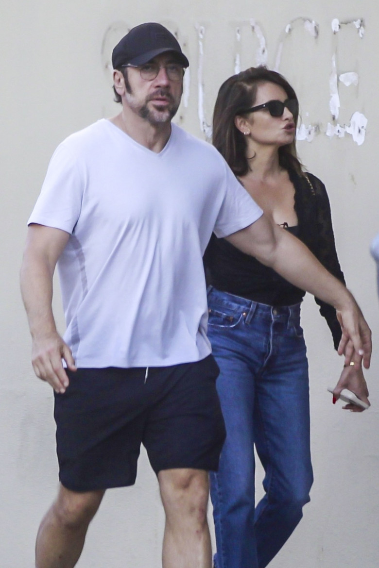 *EXCLUSIVE* Penelope Cruz and Javier Bardem take their two children Leo and Luna to Shake Shack in Beverly Hills