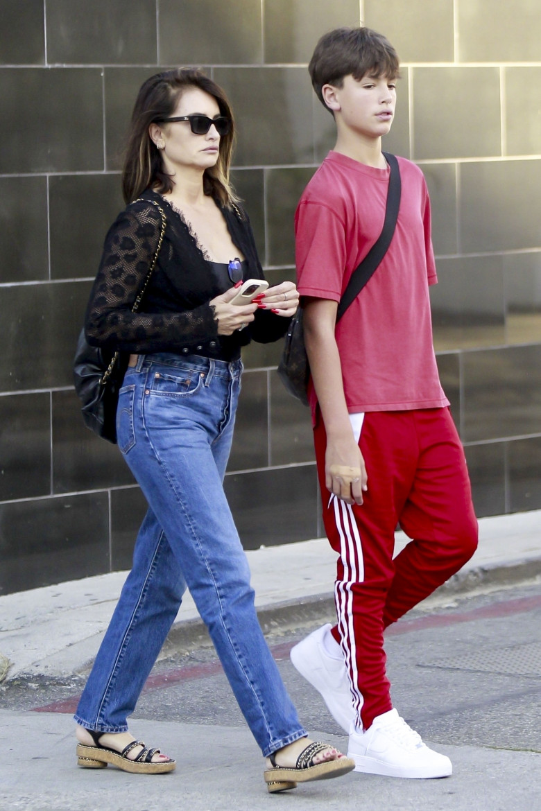 *EXCLUSIVE* Penelope Cruz and Javier Bardem take their two children Leo and Luna to Shake Shack in Beverly Hills