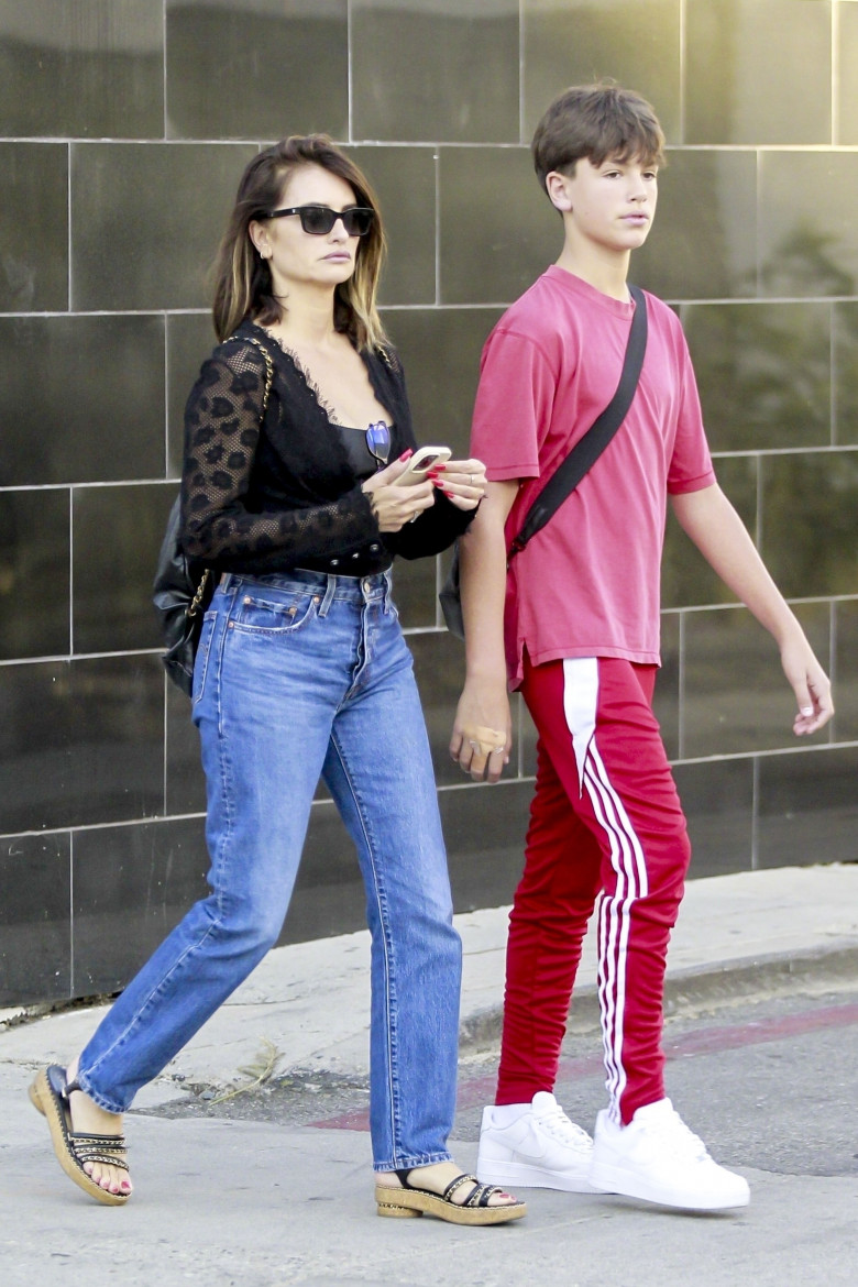 *EXCLUSIVE* Penelope Cruz and Javier Bardem take their two children Leo and Luna to Shake Shack in Beverly Hills