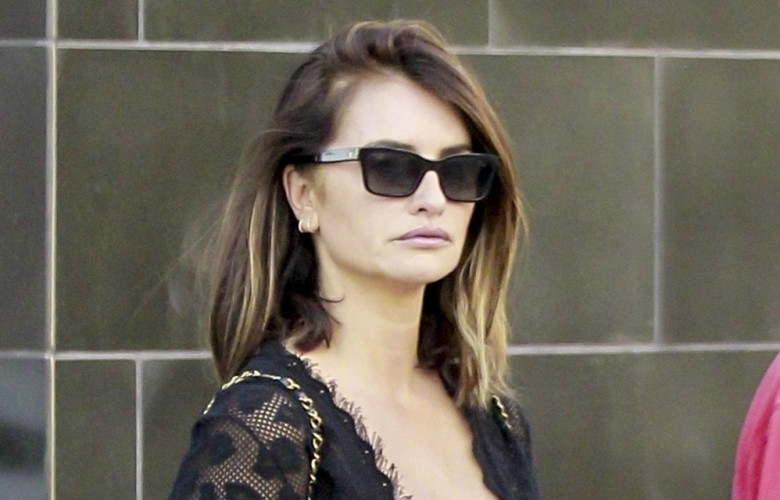 *EXCLUSIVE* Penelope Cruz and Javier Bardem take their two children Leo and Luna to Shake Shack in Beverly Hills