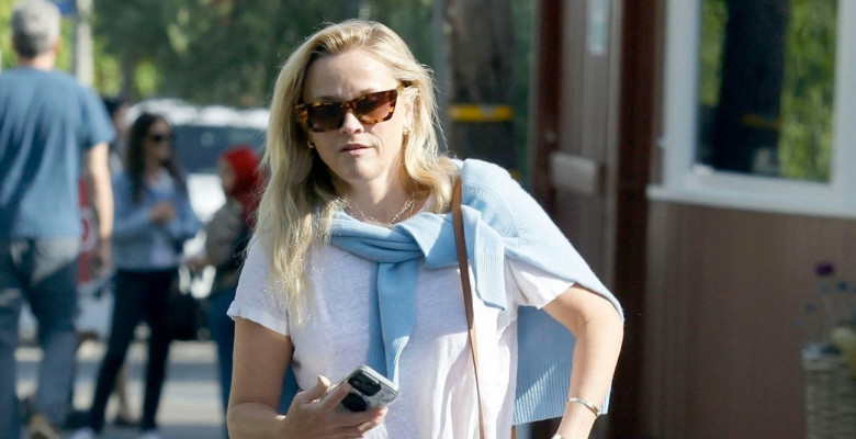 *EXCLUSIVE* Reese Witherspoon picks up pastries with her son Tennessee