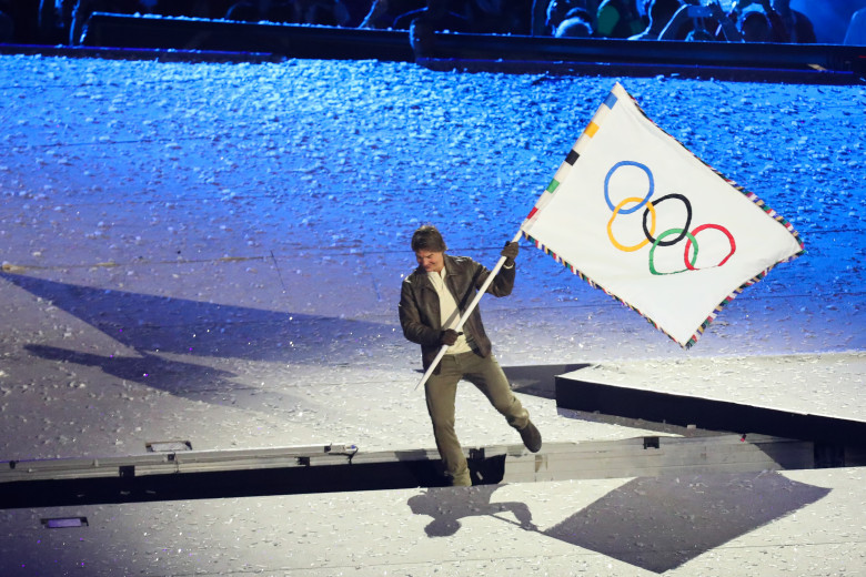 Tom Cruise, cascadorie uluitoare la ceremonia de închidere a Jocurilor Olimpice de la Paris 2024/ Profimedia