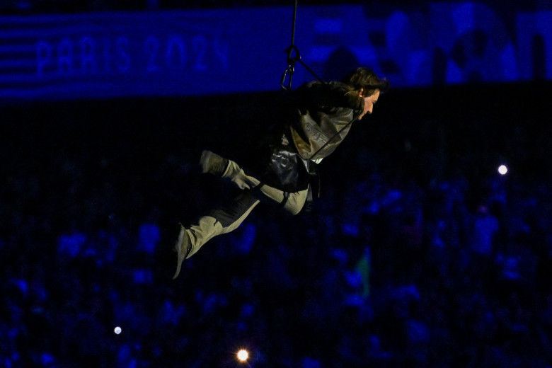 Tom Cruise, cascadorie uluitoare la ceremonia de închidere a Jocurilor Olimpice de la Paris 2024/ Profimedia