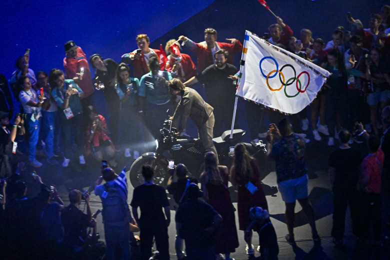 Tom Cruise, cascadorie uluitoare la ceremonia de închidere a Jocurilor Olimpice de la Paris 2024/ Profimedia