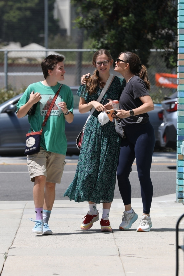 *EXCLUSIVE* Jennifer Garner steps out for a family walk with her kids Violet and Fin Affleck