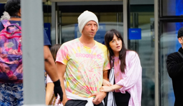 dakota johnson si chris martin (2)