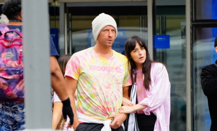 dakota johnson si chris martin (2)