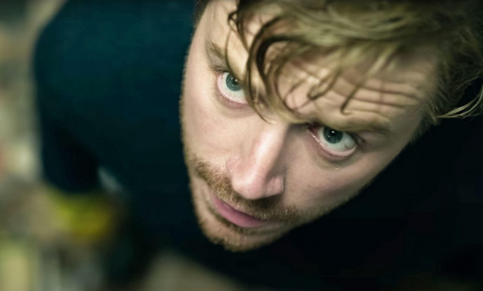 UK. Jack Lowden in a scene from the (C)Apple TV+ new series : Slow Horses  (2022)  Plot: Follows a team of British intelligence agents who serve in a dumping ground department of MI5 due to their career-ending mistakes. Led by their brilliant but irascib