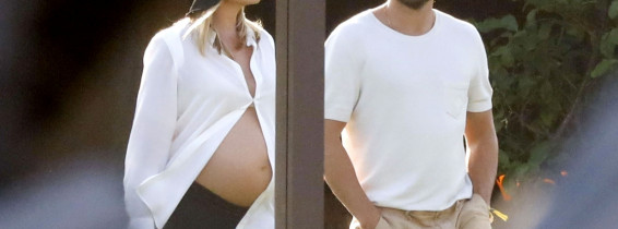 Margot Robbie și soțul ei, Tom Ackerley, în vacanță în Sardinia/ Profimedia