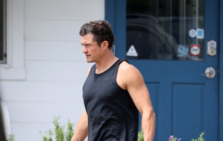 *EXCLUSIVE* Orlando Bloom showing off his muscles as he walks his dog around Santa Barbara