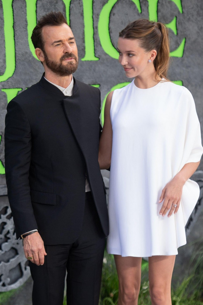 London, UK. 29 Aug, 2024. Pictured: Cast member Justin Theroux and girlfriend Nicole Brydon Bloom attends  The UK Premiere of Beetlejuice Beetlejuice at Cineworld, Leicester Square. Credit: Justin Ng/Alamy Live News