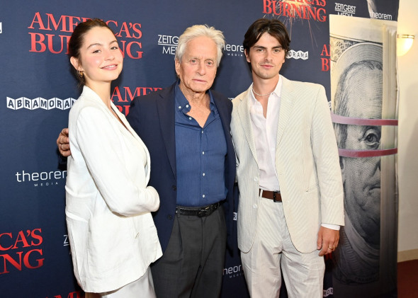 Carys Zeta Douglas, Michael Douglas și Dylan Douglas/ Profimedia