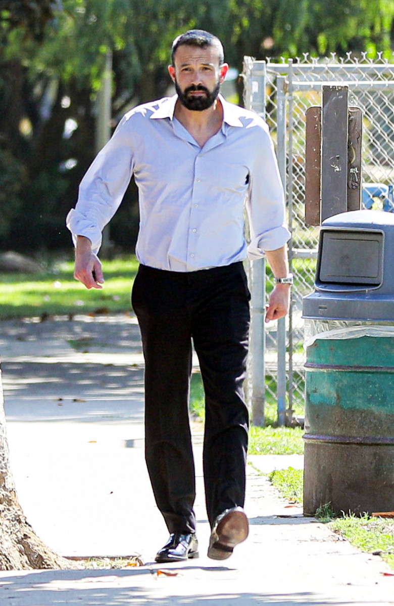 PREMIUM EXCLUSIVE Ben Affleck Battles The Heat During Santa Monica Dad Duties