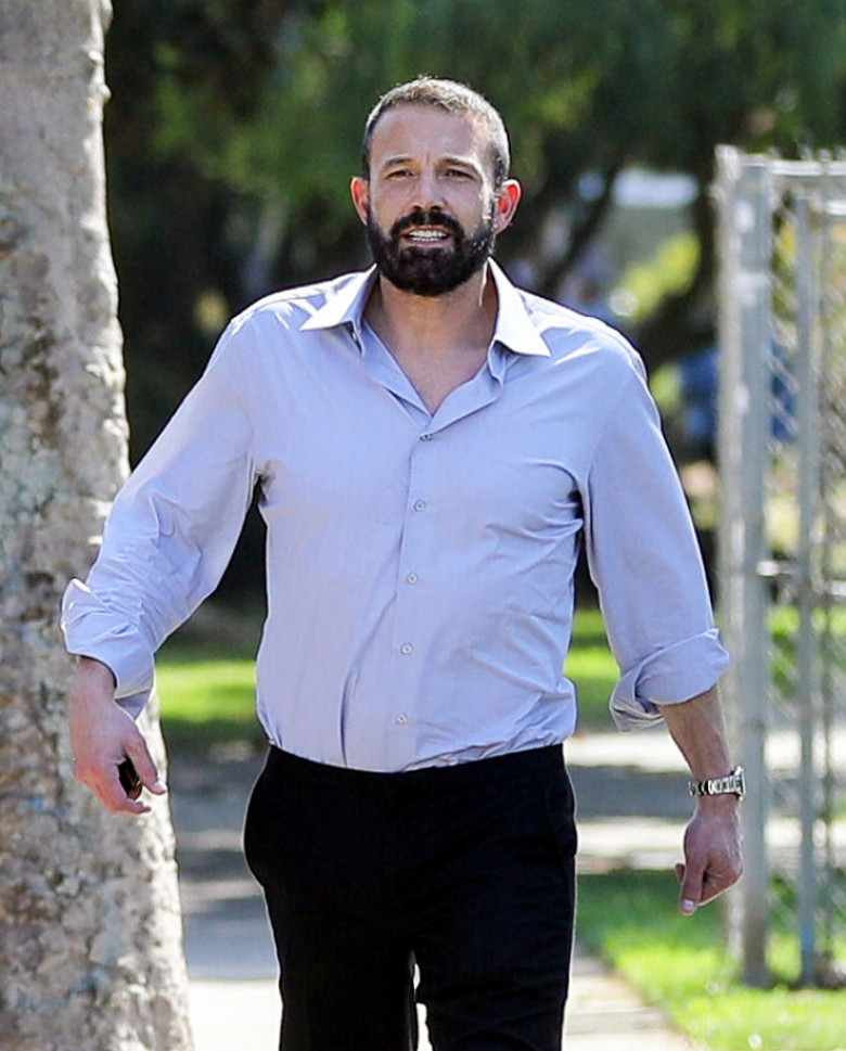 PREMIUM EXCLUSIVE Ben Affleck Battles The Heat During Santa Monica Dad Duties