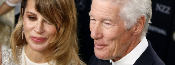 Richard Gere mit Ehefrau Alejandra Gere bei der Premiere des Dokumentarfilms Wisdom of Happiness / Die Weisheit des Glüc