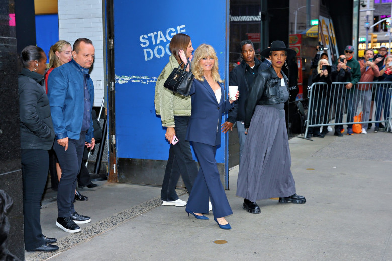 Goldie Hawn (78!) arrives at GMA in a blue pant suit in New York City