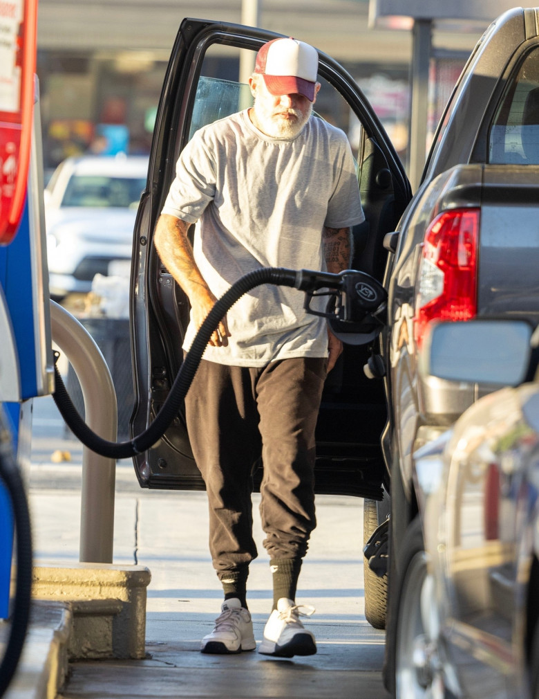 *EXCLUSIVE* Dominic Purcell spotted fueling up and grabbing snacks in Toluca Lake, Los Angeles