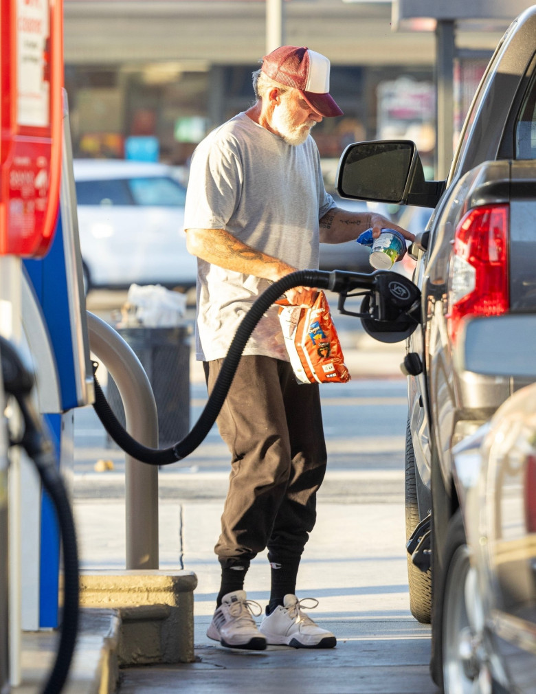 *EXCLUSIVE* Dominic Purcell spotted fueling up and grabbing snacks in Toluca Lake, Los Angeles