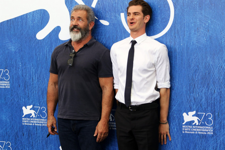 Europe, Italy, Lido di Venezia, 04 September, 2016 : 73th Venice International Film Festival, Mel Gibson and Andrew Garfield actor in "Hacksaw Ridge" at the photocall    Photo © Ottavia Da Re/Sintesi/Alamy Live News