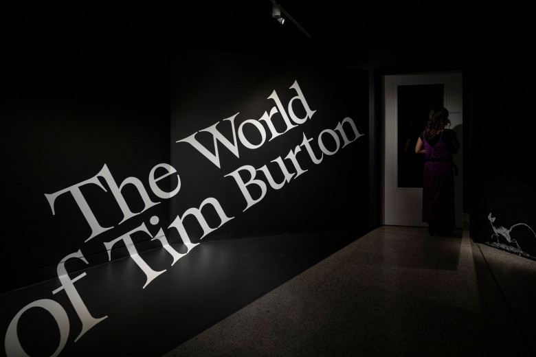 Tim Burton la expoziția 'The World of Tim Burton' organizată la The Design Museum din London/ Profimedia