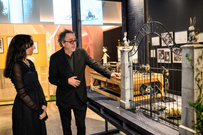 Tim Burton la expoziția 'The World of Tim Burton' organizată la The Design Museum din London/ Profimedia