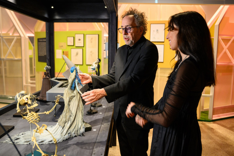 Tim Burton la expoziția 'The World of Tim Burton' organizată la The Design Museum din London/ Profimedia