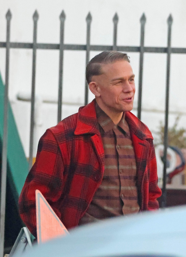 *EXCLUSIVE* First Look! Charlie Hunnam seen  for the first time as notorious serial killer, Ed Gein, on the set of the next Netflix 'Monster' anthology - ** WEB MUST CALL FOR PRICING **