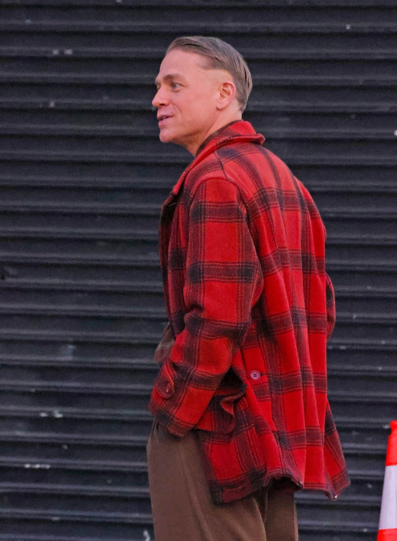 *EXCLUSIVE* First Look! Charlie Hunnam seen  for the first time as notorious serial killer, Ed Gein, on the set of the next Netflix 'Monster' anthology - ** WEB MUST CALL FOR PRICING **