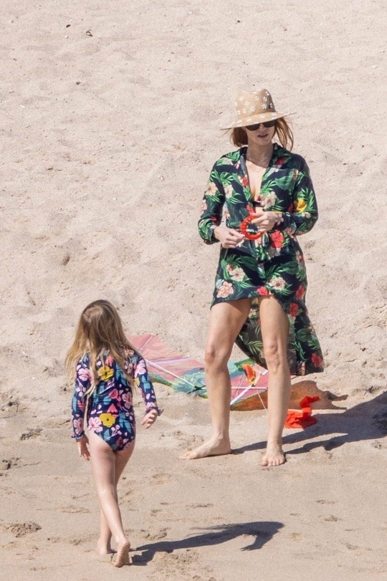 *EXCLUSIVE* Academy Award Winner Jessica Chastain enjoys a beach day soaking up the sun and flying a kite with her kids in Mexico