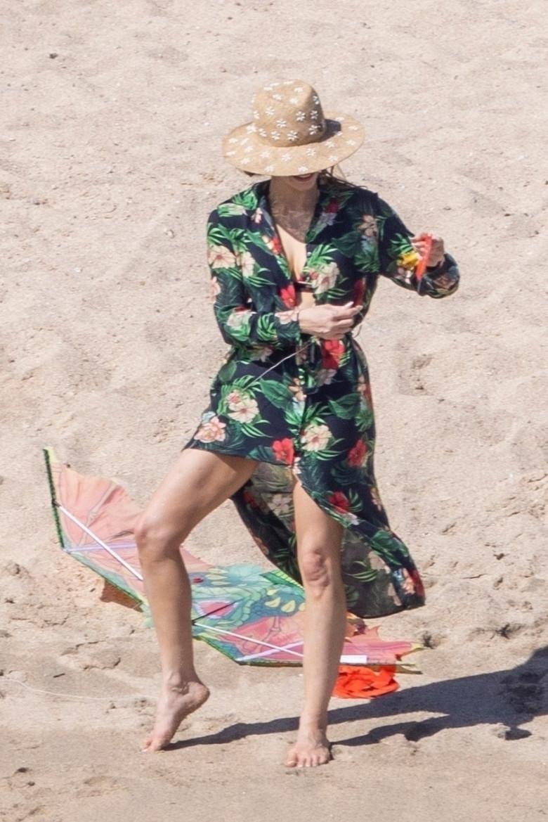 *EXCLUSIVE* Academy Award Winner Jessica Chastain enjoys a beach day soaking up the sun and flying a kite with her kids in Mexico