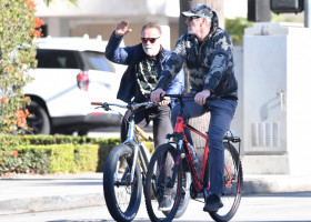 EXCLUSIVE: Arnold Schwarzenegger Shows Off His White Christmas Beard As He Chats With Fans And Takes Selfies During Morning Workout At Gold?s Gym In Venice, California - 21 Nov 2024