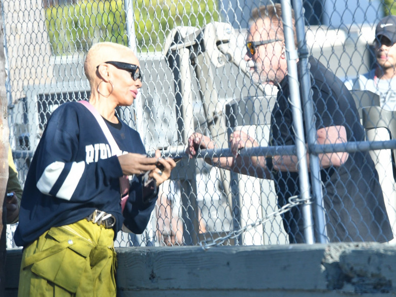 EXCLUSIVE: Arnold Schwarzenegger Shows Off His White Christmas Beard As He Chats With Fans And Takes Selfies During Morning Workout At Gold?s Gym In Venice, California - 21 Nov 2024