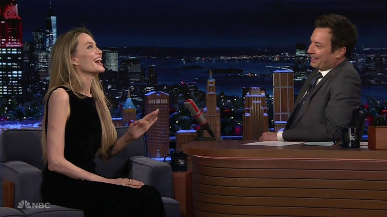 Angelina Jolie reveals she’s broken her toe as she appears on The Tonight Show barefoot