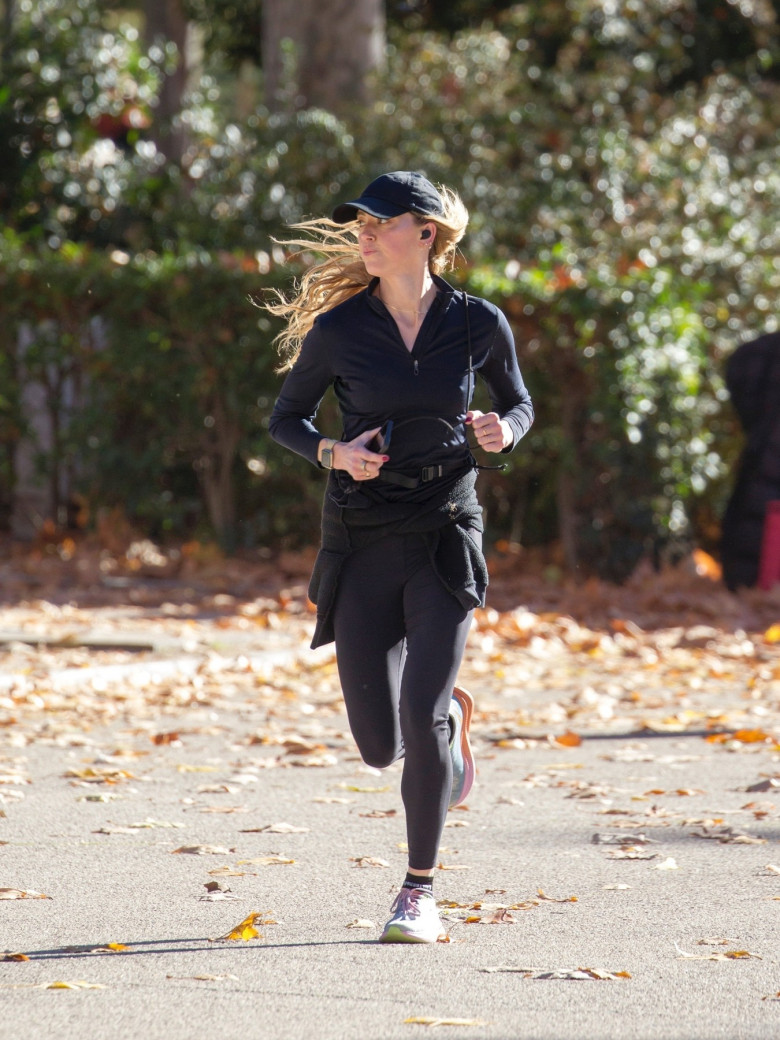 American actress Amber Heard is all smiles while out jogging in Madrid after announcing she is expecting her second child