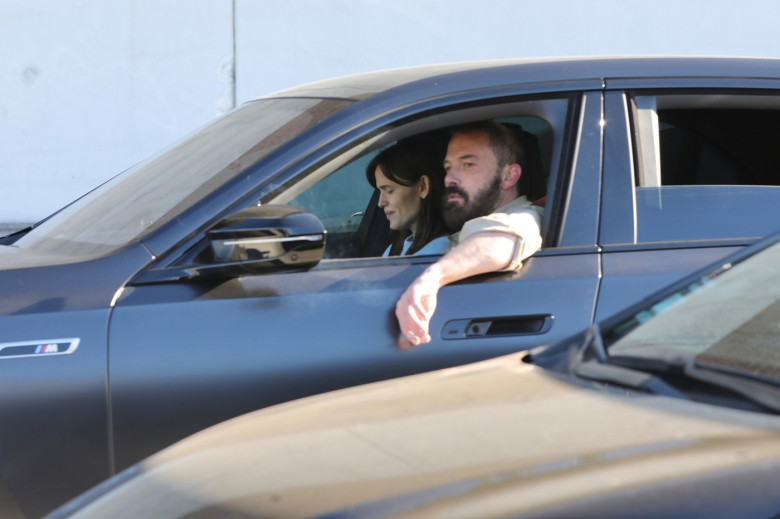 *EXCLUSIVE* Jennifer Garner and Ben Affleck: Breakfast, Bagels, and Brentwood Cruising