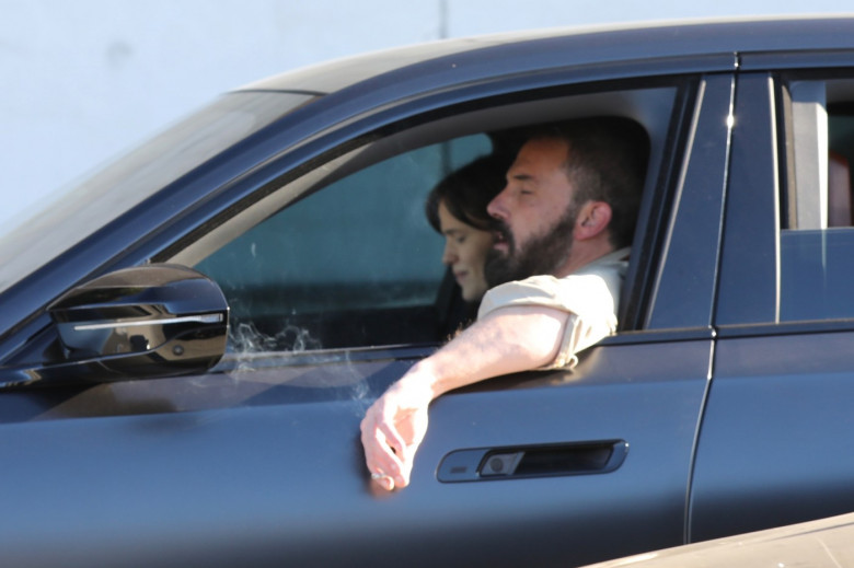 *EXCLUSIVE* Jennifer Garner and Ben Affleck: Breakfast, Bagels, and Brentwood Cruising