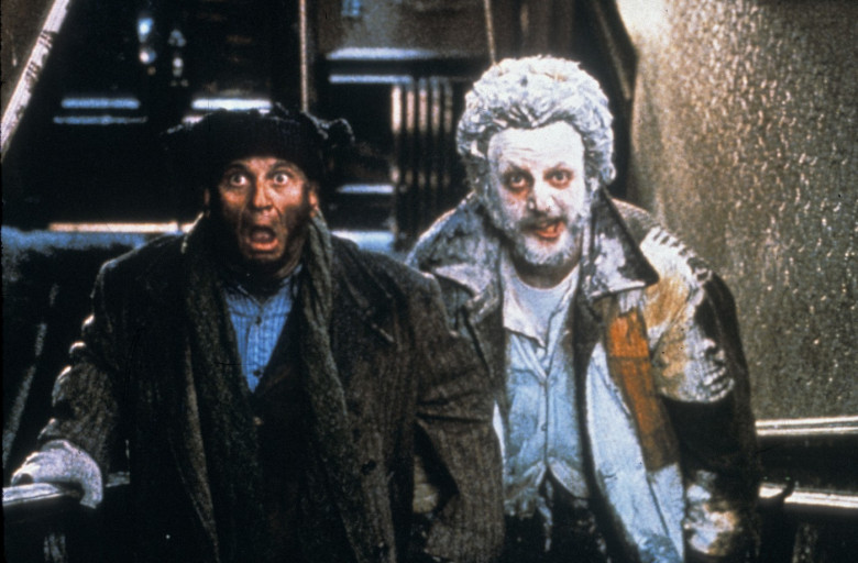 Joe Pesci și Daniel Stern, în "Home Alone 2"