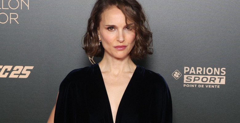 Paris, France. 28th Oct, 2024. Natalie Portman arriving at the Ballon d Or 2024 Ceremony at the Chatelet theater, on October 28, 2024 in Paris, France. Photo by Jerome Domin/ABACAPRESS.COM Credit: Abaca Press/Alamy Live News