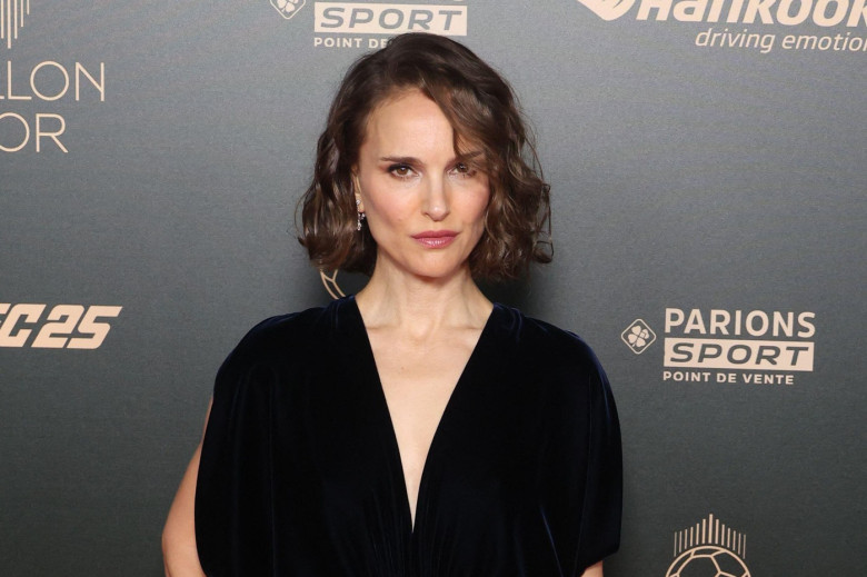 Paris, France. 28th Oct, 2024. Natalie Portman arriving at the Ballon d Or 2024 Ceremony at the Chatelet theater, on October 28, 2024 in Paris, France. Photo by Jerome Domin/ABACAPRESS.COM Credit: Abaca Press/Alamy Live News