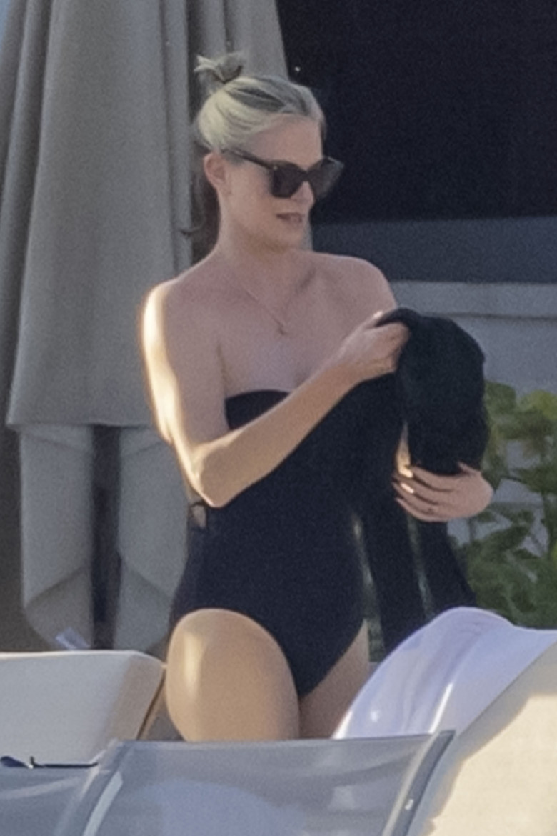 *PREMIUM-EXCLUSIVE* Charlize Theron, 49, looks amazing in one-piece swimsuit as she enjoys a beach vacation in Mexico with her mom and daughter