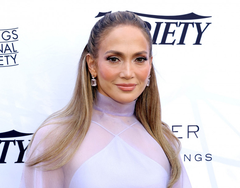 jlo (82)