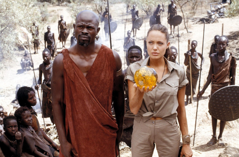 Djimon Hounsou și Angelina Jolie, în Lara Croft: Tomb Raider - The Cradle of Life (2003)