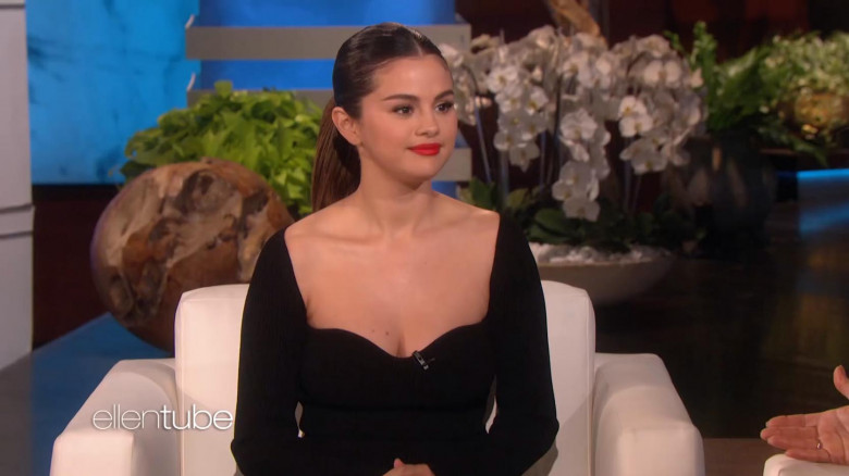 Selena Gomez interviewed by guest host Jennifer Aniston on US TV chat show "The Ellen Show"