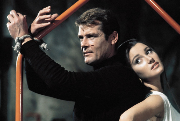 1973 - Live And Let Die, Roger Moore și Jane Seymour