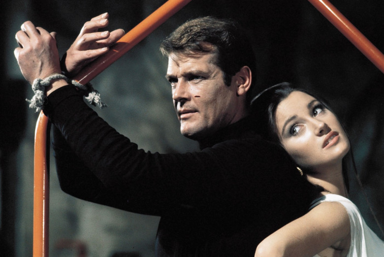 1973 - Live And Let Die, Roger Moore și Jane Seymour