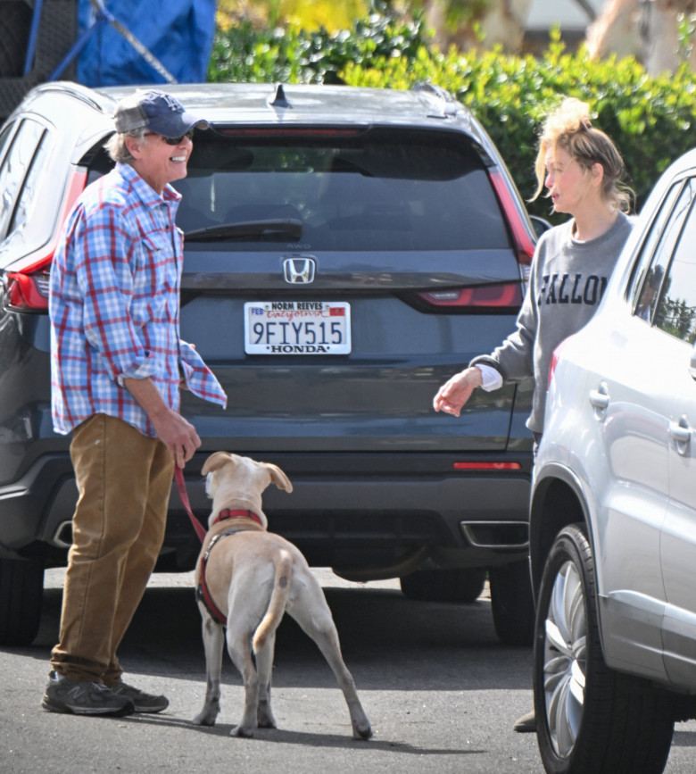 EXCLUSIVE: Renee Zellweger steps out with a messy head of hair after arriving home after doing a two week press tour around the world for her new movie