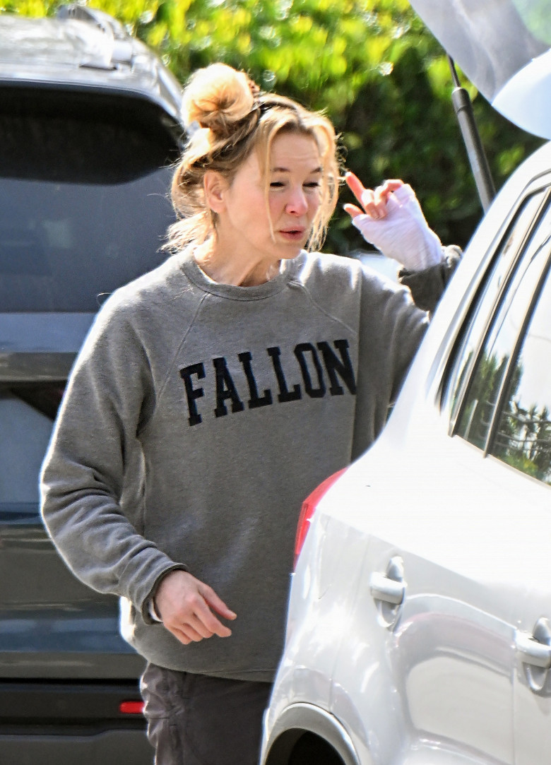 EXCLUSIVE: Renee Zellweger steps out with a messy head of hair after arriving home after doing a two week press tour around the world for her new movie