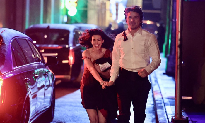 EXCLUSIVE: Anne Hathaway and Josh Hartnett are seen running and having fun on a untitled movie set in New York,